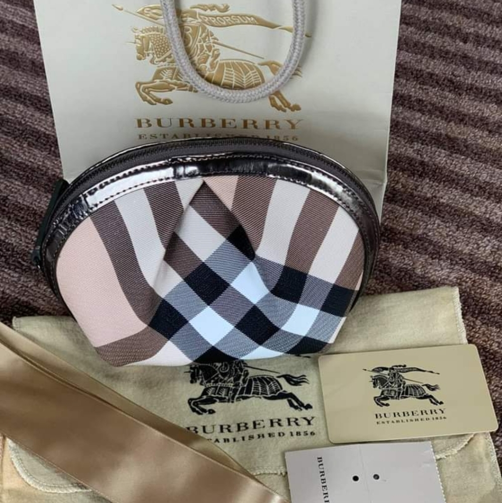 💝💝💝Burberry Make Up Pouch💝